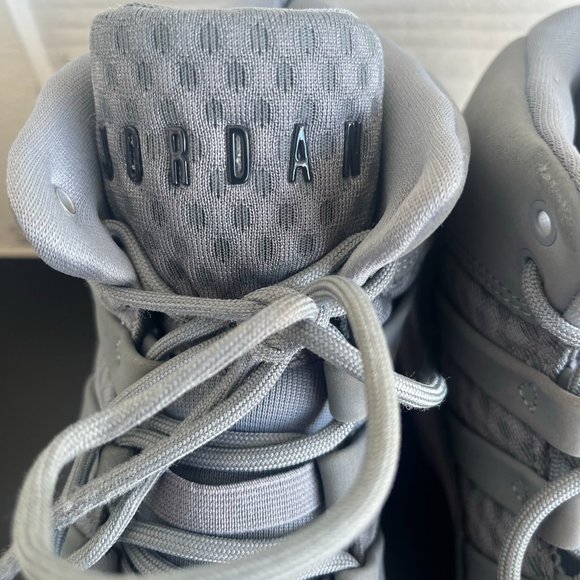 Jordan Men's Aura Cool Grey Shoes Sneakers Size 9.5 Style AQ9084-010 - Picture 7 of 14